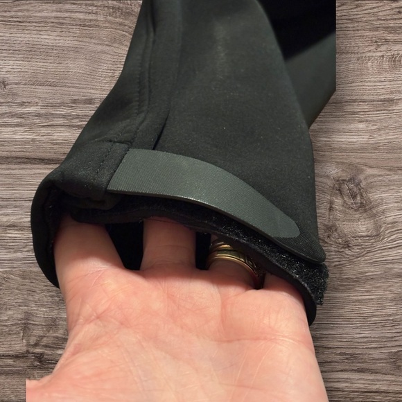 Kirkland Men's Black L Water Resistant Softshell Jacket. Excellent Condition. - Picture 11 of 16